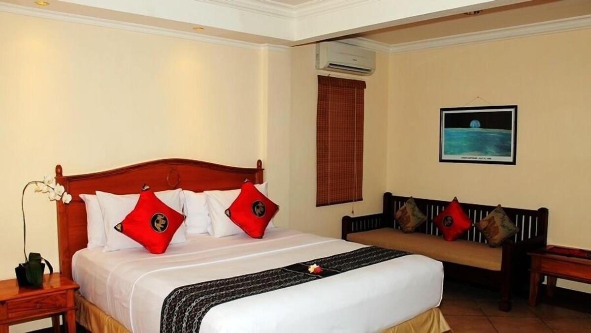 Lombok Beach Hotel Montongbuwoh Exterior photo